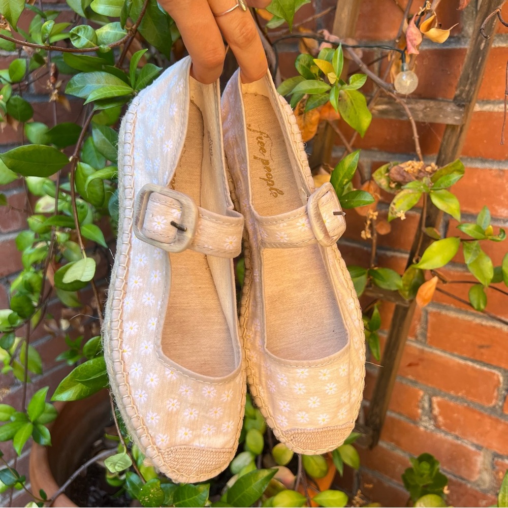 Free People Surfside Ecru Daisy Espadrille Mary Janes 🌿